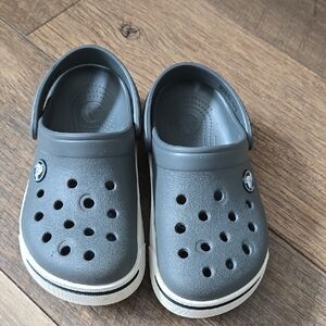 Crocs Kids Gray size 10/11